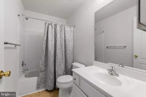 Bath - 127 Mountain Creek Cir, Frederick, MD 21702 photo 3 of 3