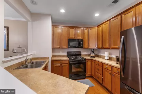 Kitchen - 127 Mountain Creek Cir, Frederick, MD 21702 photo 5 of 6
