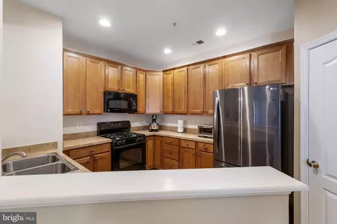 Kitchen - 127 Mountain Creek Cir, Frederick, MD 21702 photo 2 of 6
