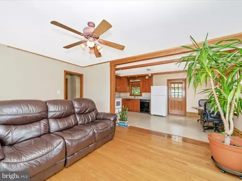 Living - 9523 Liberty Rd, Frederick, MD 21701 photo 2 of 5