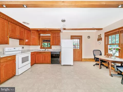 Kitchen - 9523 Liberty Rd, Frederick, MD 21701 photo 4 of 5