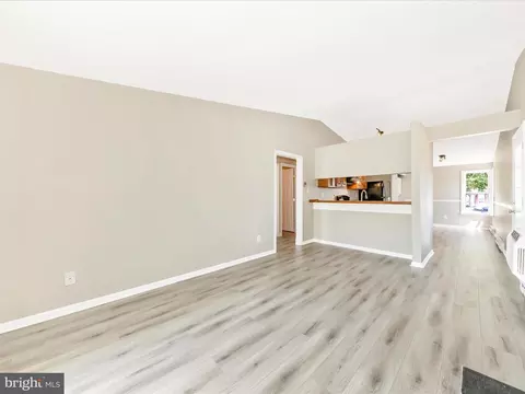 Living - 823 Chadwick Cir, Frederick, MD 21701 photo 5 of 9
