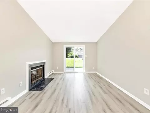 Living - 823 Chadwick Cir, Frederick, MD 21701 photo 6 of 9