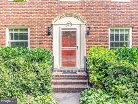 640 Wilson Pl, Frederick, MD 21702 photo 2