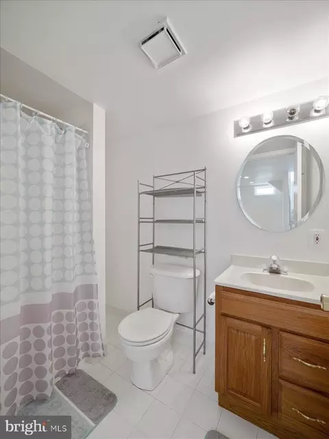 Bath - 1721 Dearbought Dr, Frederick, MD 21701 photo 3 of 3