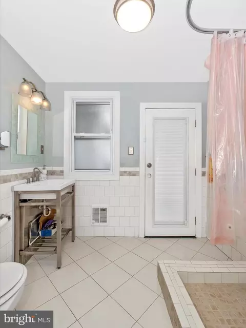 Bath - 44 S Bentz St, Frederick, MD 21701 photo 2 of 3