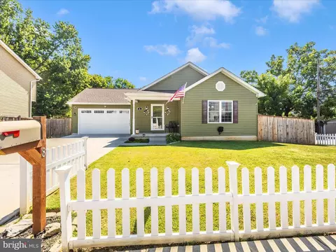 8 3rd Ave, Brunswick, MD 21716