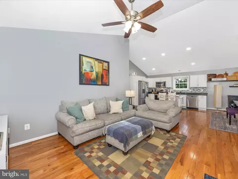 8 3rd Ave, Brunswick, MD 21716 photo 4