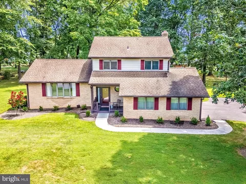 5018 Camelback Ln, Frederick, MD 21703