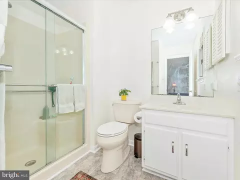 Bath - 5018 Camelback Ln, Frederick, MD 21703 photo 2 of 3