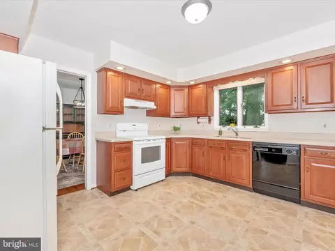 Kitchen - 5018 Camelback Ln, Frederick, MD 21703 photo 2 of 4