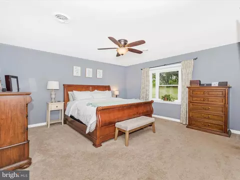 9204 Oak Tree Cir, Frederick, MD 21701 photo 4