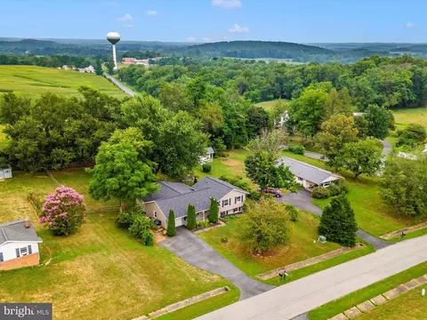 9204 Oak Tree Cir, Frederick, MD 21701