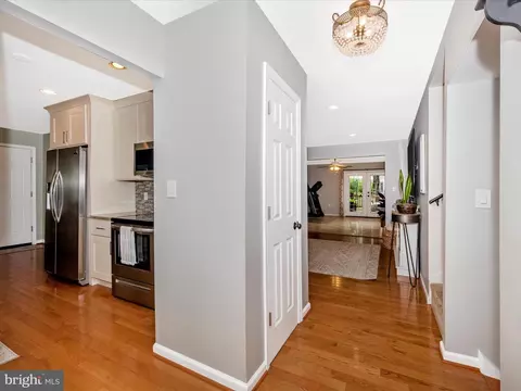 9204 Oak Tree Cir, Frederick, MD 21701 photo 11