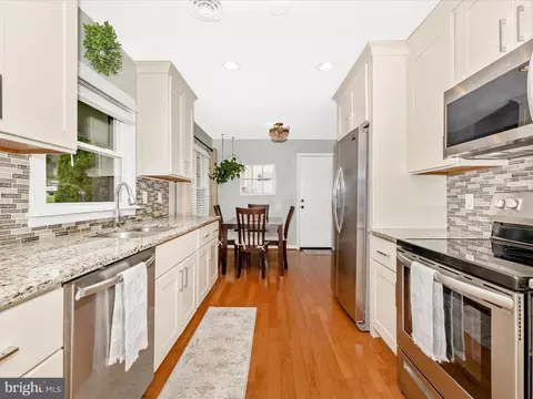 9204 Oak Tree Cir, Frederick, MD 21701 photo 3