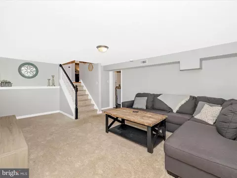 9204 Oak Tree Cir, Frederick, MD 21701 photo 5