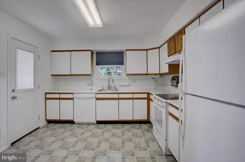 Kitchen - 5671 Crabapple Dr, Frederick, MD 21703 photo 2 of 2