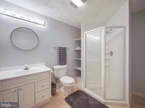 Bath - 3 N Pointe Ter, Middletown, MD 21769 photo 5 of 5