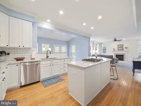 Kitchen - 3 N Pointe Ter, Middletown, MD 21769 photo 2 of 3