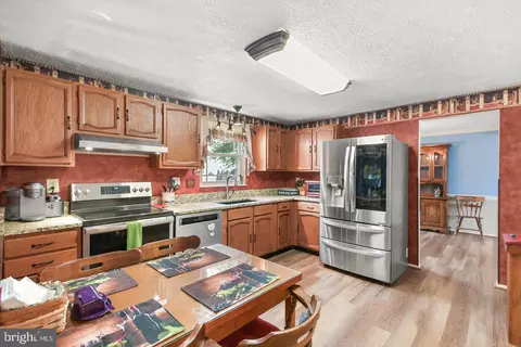 1828 Lawnview Dr, Frederick, MD 21702 photo 2