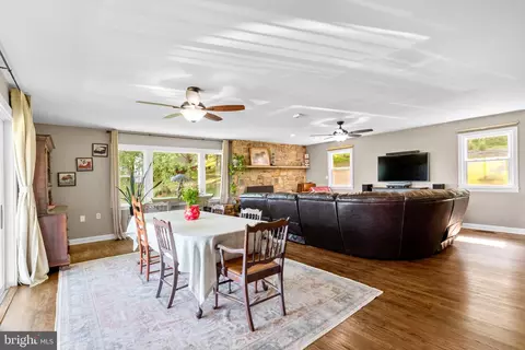 Dining - 4514 Cherry Ln, Jefferson, MD 21755 photo 3 of 4
