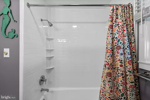 Bath - 4514 Cherry Ln, Jefferson, MD 21755 photo 6 of 7