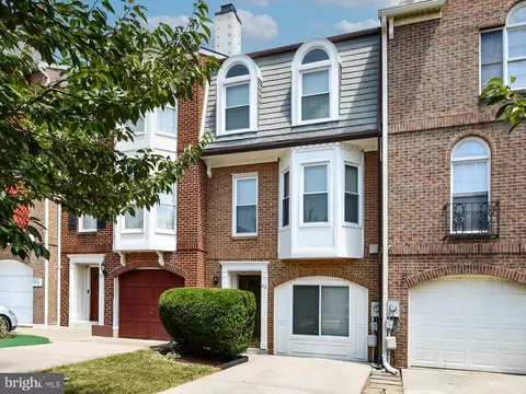42 Victoria Sq, Frederick, MD 21702