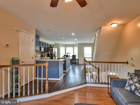 42 Victoria Sq, Frederick, MD 21702