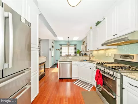 Kitchen - 2529 Waterside Dr, Frederick, MD 21701 photo 5 of 6