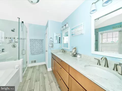 Bath - 2529 Waterside Dr, Frederick, MD 21701 photo 2 of 4