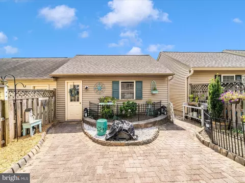 Exterior - 2529 Waterside Dr, Frederick, MD 21701 photo 2 of 17