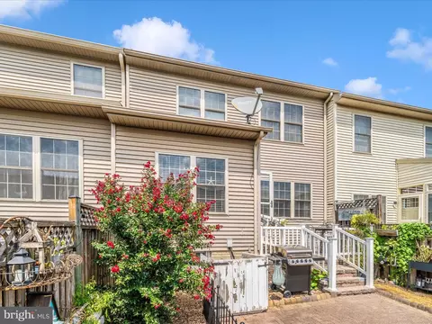 Exterior - 2529 Waterside Dr, Frederick, MD 21701 photo 6 of 17