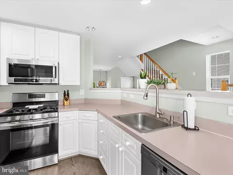 Kitchen - 930 Mosby Dr, Frederick, MD 21701 photo 5 of 6