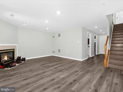 Living - 930 Mosby Dr, Frederick, MD 21701 photo 7 of 9