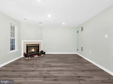 Living - 930 Mosby Dr, Frederick, MD 21701 photo 6 of 9