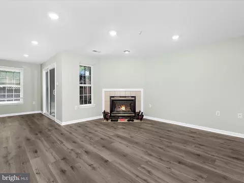 Living - 930 Mosby Dr, Frederick, MD 21701 photo 8 of 9