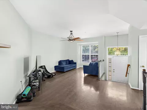 Living - 930 Mosby Dr, Frederick, MD 21701 photo 3 of 9