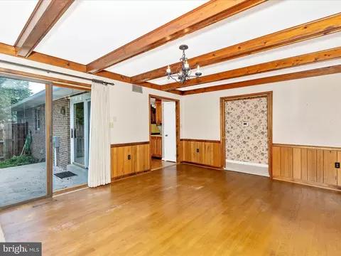 Living - 8107 Clearfield Rd, Frederick, MD 21702 photo 6 of 7