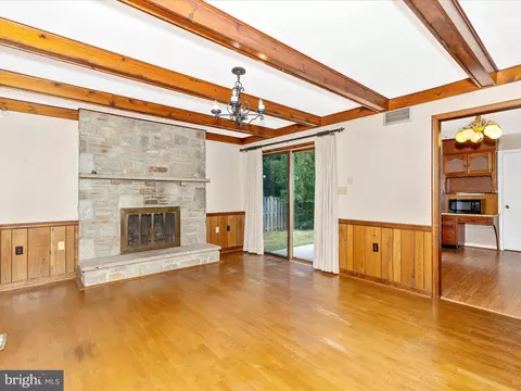 Living - 8107 Clearfield Rd, Frederick, MD 21702 photo 5 of 7