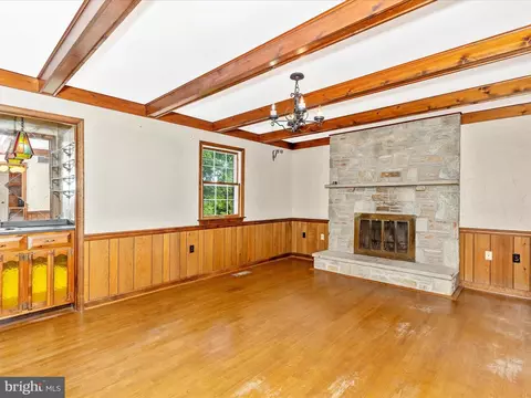 Living - 8107 Clearfield Rd, Frederick, MD 21702 photo 7 of 7
