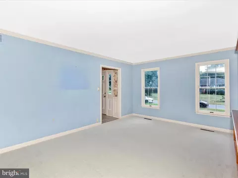 Living - 8107 Clearfield Rd, Frederick, MD 21702 photo 2 of 7