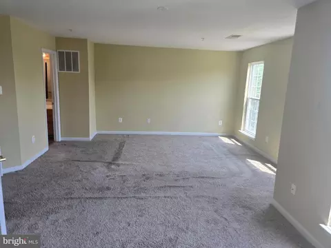 Living - 102 Royal Bonnet Pl, Frederick, MD 21702 photo 3 of 4