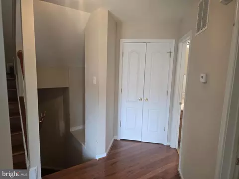 Entry Way - 102 Royal Bonnet Pl, Frederick, MD 21702 photo 2 of 5