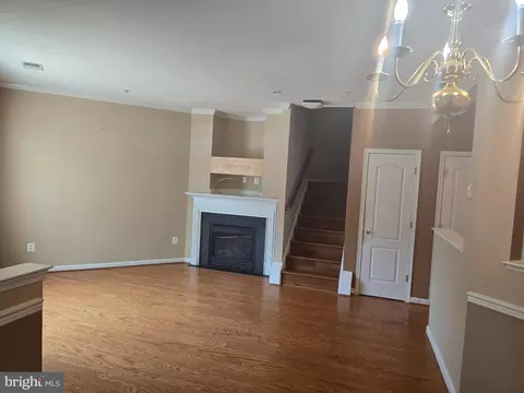 Living - 102 Royal Bonnet Pl, Frederick, MD 21702 photo 2 of 4