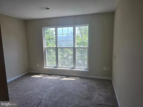 Bedroom - 102 Royal Bonnet Pl, Frederick, MD 21702 photo 2 of 3