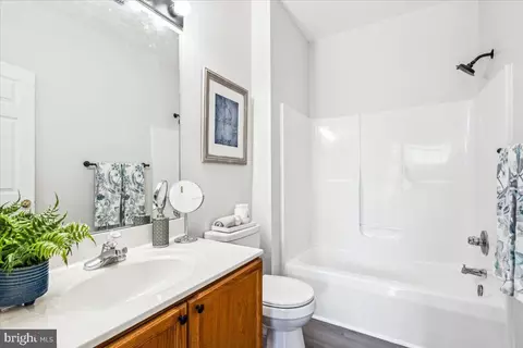 Bath - 8206 Blue Heron Dr #3D, Frederick, MD 21701 photo 1 of 2