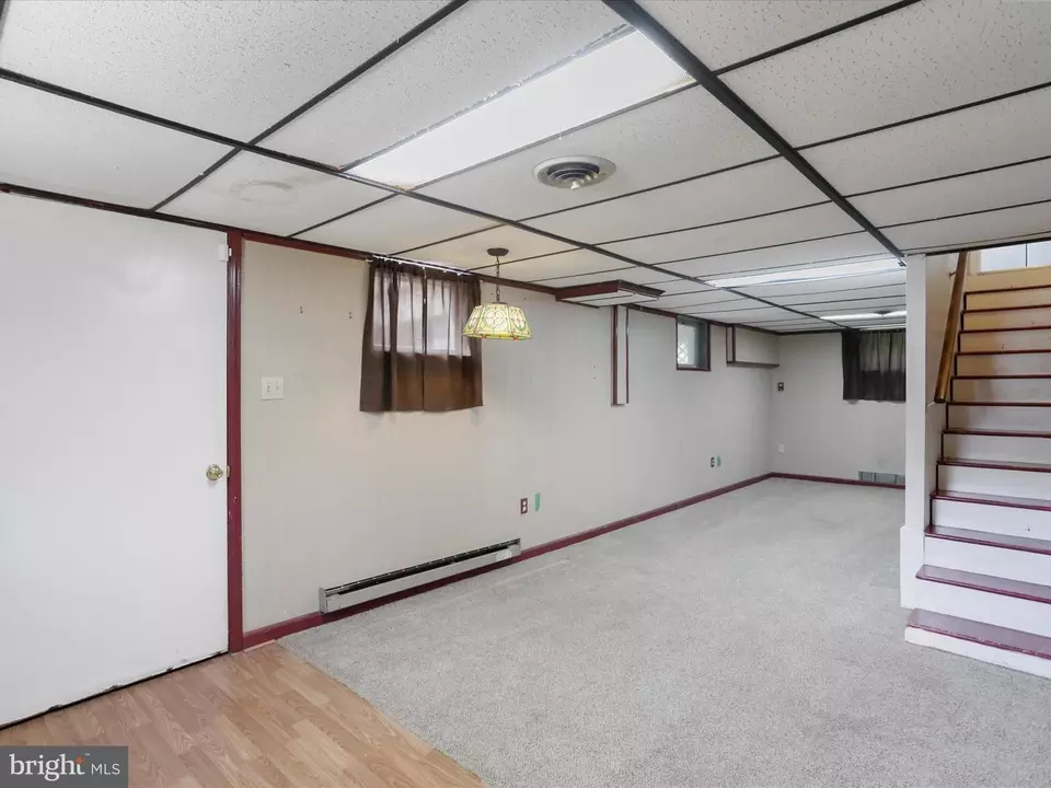 Living - 6615 Mountaindale Rd, Thurmont, MD 21788 photo 4 of 5