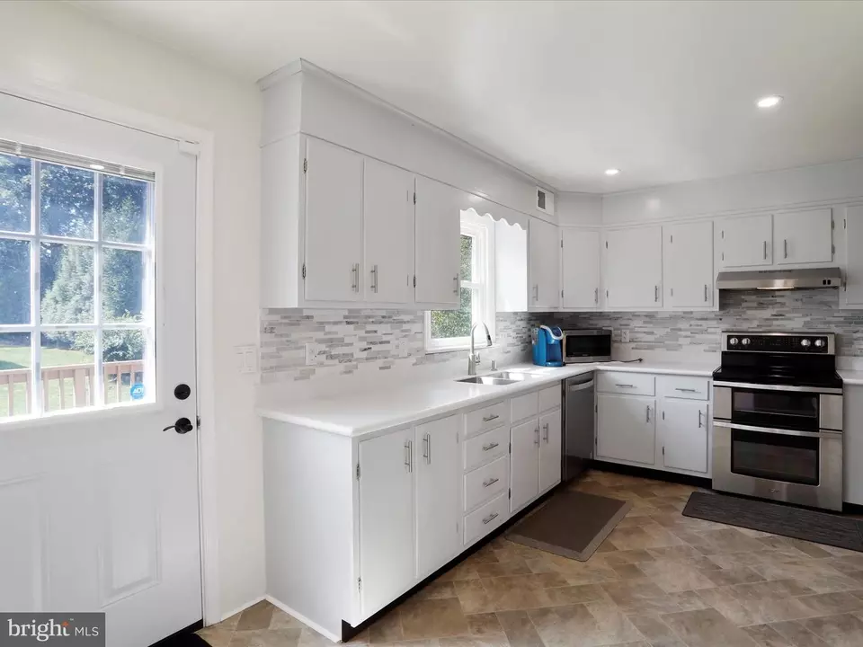 Kitchen - 6615 Mountaindale Rd, Thurmont, MD 21788 photo 2 of 3