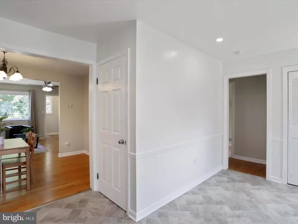 Entry Way - 6615 Mountaindale Rd, Thurmont, MD 21788 photo 2 of 2