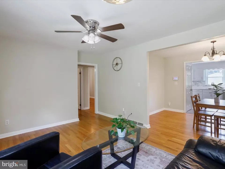 Living - 6615 Mountaindale Rd, Thurmont, MD 21788 photo 3 of 5